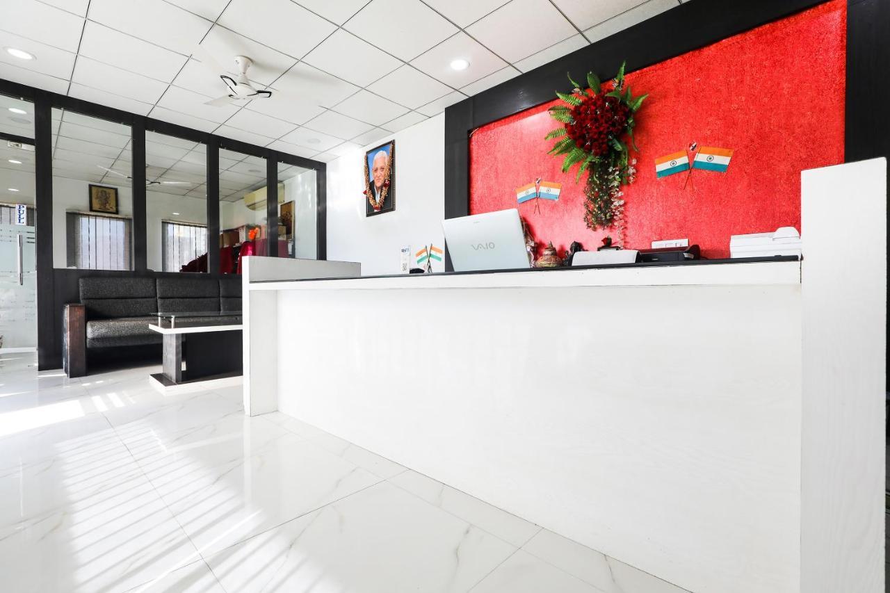 Oyo62197斯里马丹玛哈尔酒店 印多尔 外观 照片